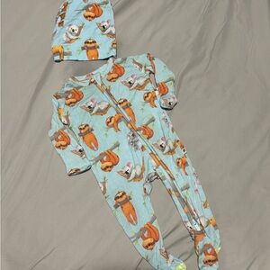 GUC Bums & Roses serial chiller bamboo footie & hat.